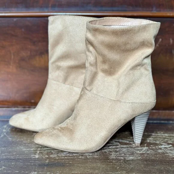NWOT Women 3” Heel Vegan Tan Suede Ankle Booties Size 6 - Picture 2 of 5